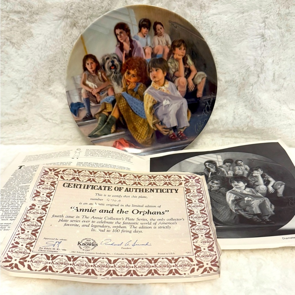 Edwin M. Knowles, Annie and the Orphans Decorative Plate- 1984, #976A, 8.5”round